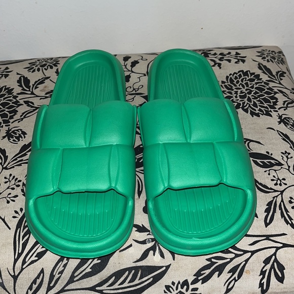 EVA Foam Slide Lite Brick Pattern Lucky Green New - Picture 6 of 14